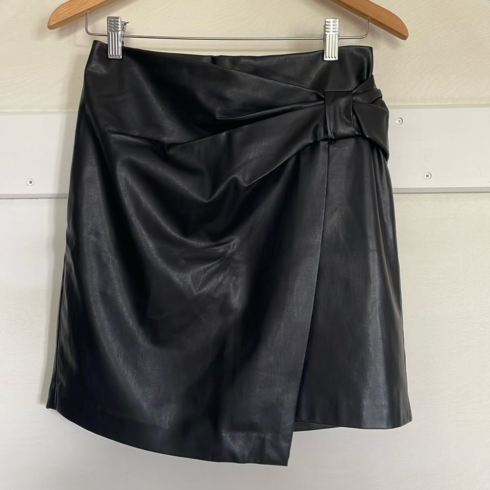 Club Monaco faux leather skirt, Sz 4